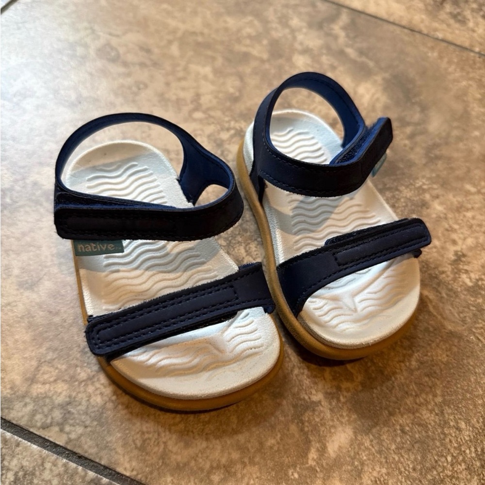 Native Charley Navy Blue Sandals with Adjustable Straps in size 4